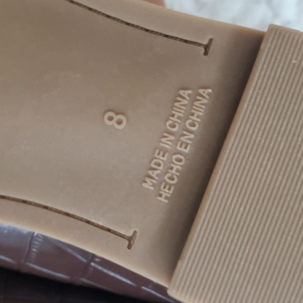 Sale🔥 NWT Old Navy Super Chic Chocolate Croc Loafers size 8 - Picture 6 of 10